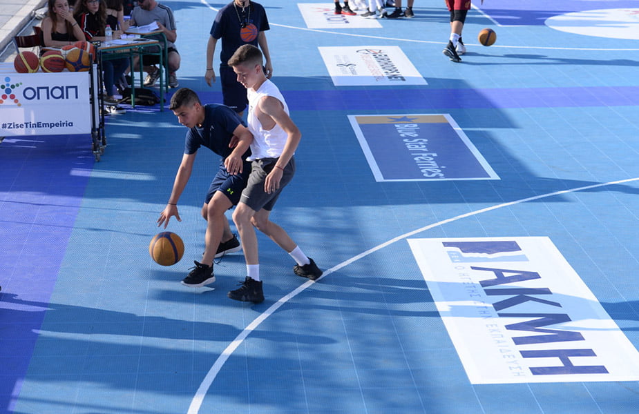 To IEK AKMH εγκαινίασε την παρουσία του στα εκπαιδευτικά πράγματα της Ρόδου υποστηρίζοντας ως επίσημος χορηγός το κορυφαίο μπασκετικό event Galis Basketball 3on3, με τιμώμενο πρόσωπο τον Νίκο Γκάλη.