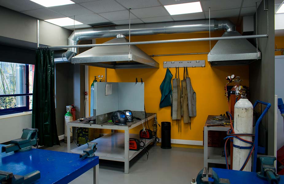 ΙΕΚ ΑΚΜΗ: Εργαστήριο Σχολής Θερμοϋδραυλικών